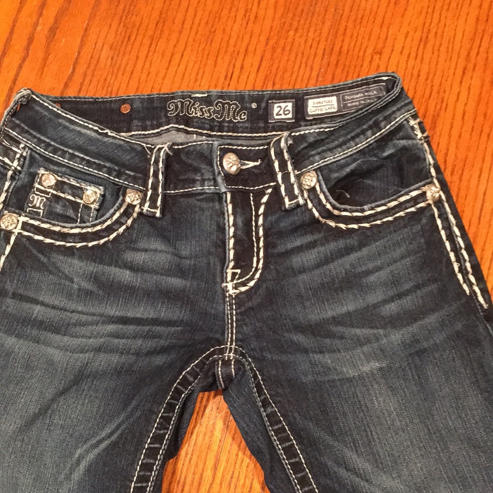 Great used condition Miss Me signature cuffed Capri size 26